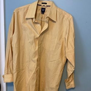 Gap Untucked Style Shirt